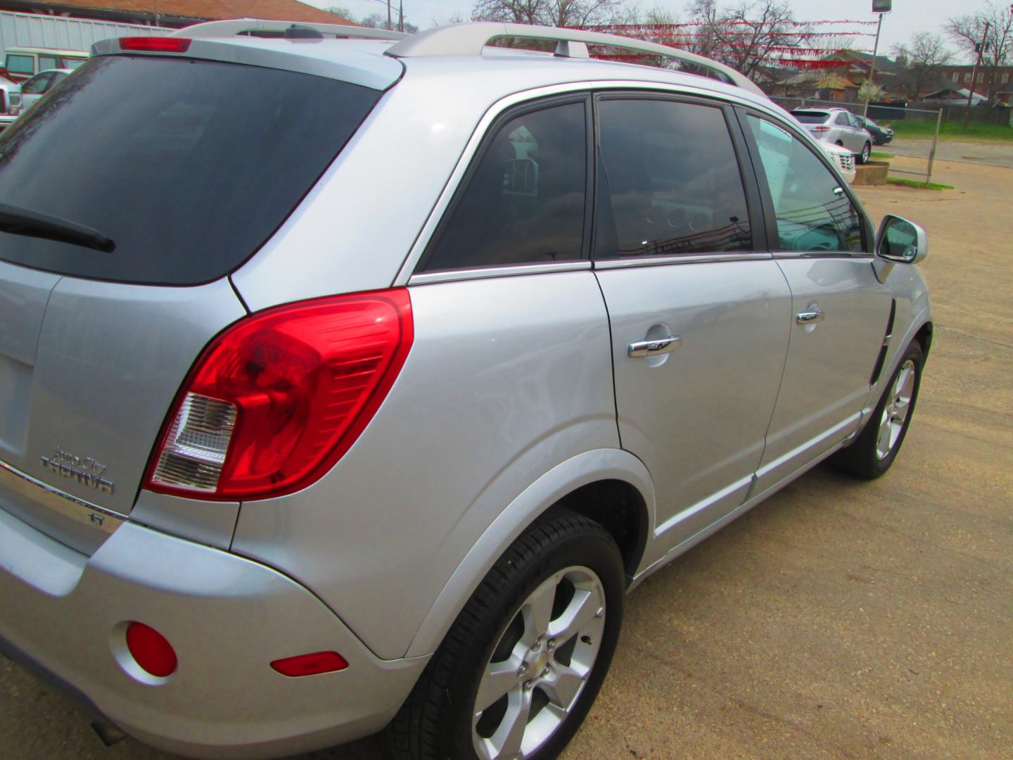 2015 SILVER Chevrolet Captiva Sport (3GNAL3EK1FS) , located at 1815 NE 28th St., Fort Worth, TX, 76106, (817) 625-6251, 32.795582, -97.333069 - Photo#4